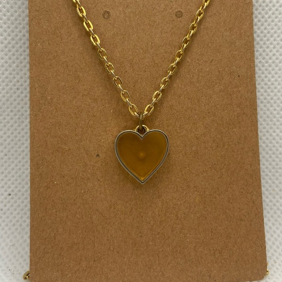Chic Gold Heart Necklace - Picture 3 of 4